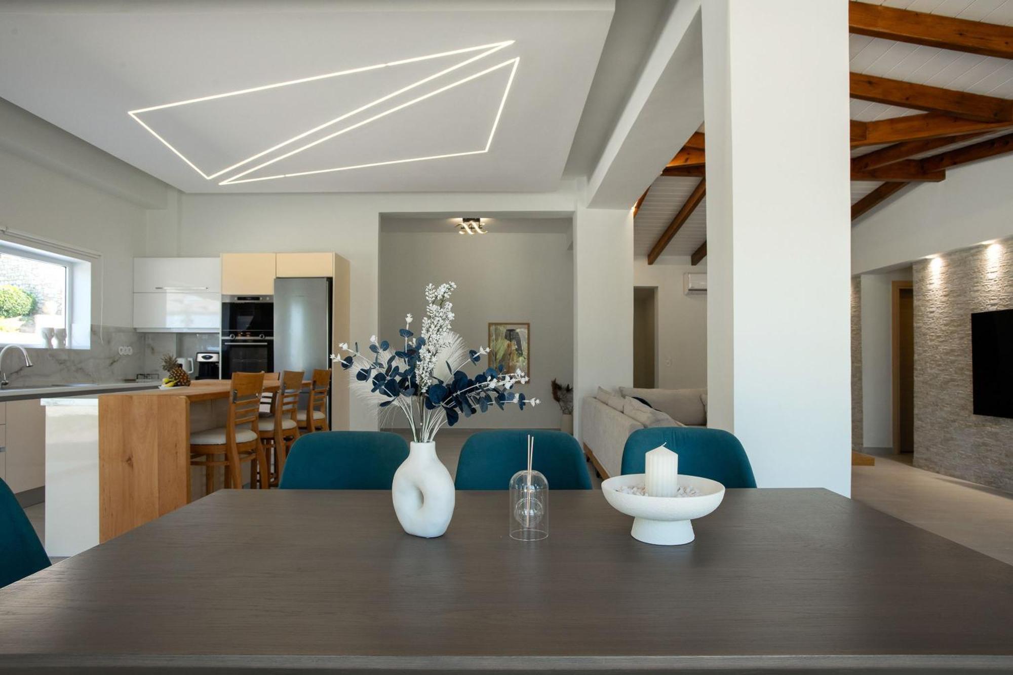 Aurora Blue By Posarellivillas Villa *
